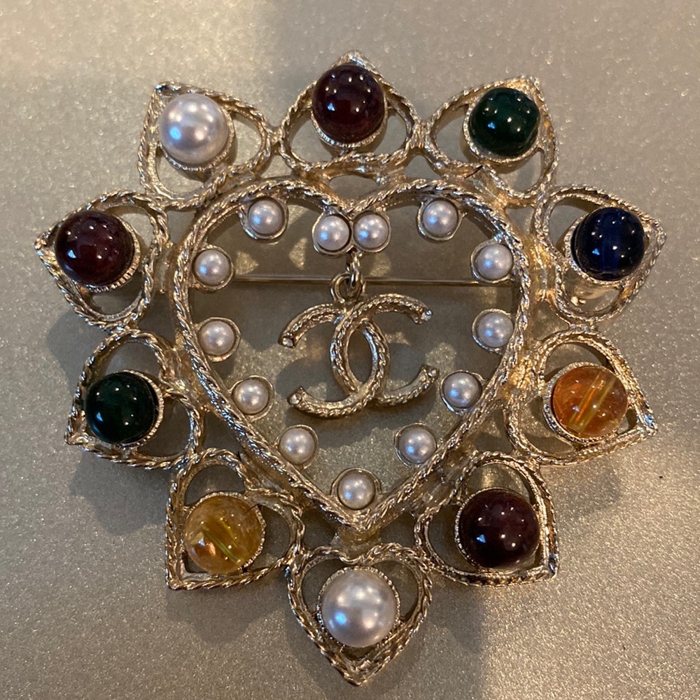 CHANEL ✨ Gold Brooch